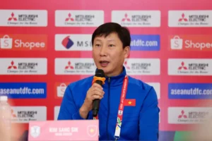 HLV Kim Sang-sik vui mừng khi Đình Bắc hồi phục chấn thương nhanh chóng
